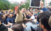 Em ato público de campanha em Presidente Prudente (SP), Bolsonaro fez uso de colete à prova de balas