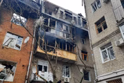Uma visão dos danos causados em assentamentos civis, após ataques russos em Kharkiv, Ucrânia, em 3 de março de 2022