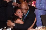 A cantora Nicole Scherzinger e Quincy Jones 