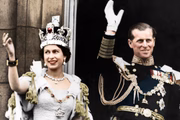 Coroada em 1953, tornou-se rainha reinante de sete países independentes dos Reinos da Comunidade de Nações: Reino Unido, Canadá, Austrália, Nova Zelândia, África do Sul, Paquistão e Ceilão