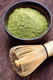O matcha depois de moído em moinho 