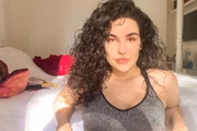 A influenciadora Kéfera tem a simpatia de Boninho