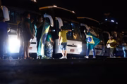Caravana de apoiadores de Bolsonaro se concentra no estacionamento do ginásio Goiânia Arena antes de partir para Brasília
