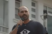 Eduardo Bolsonaro quer regras para que influenciadores possam divulgar bets