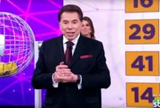 Ao atingir a maioridade, precisou servir ao Exército. Sem poder trabalhar como camelô, pediu emprego na Rádio Mauá e passou a trabalhar como locutor. Tempos depois, migrou para a Rádio Tupi e, em seguida, para a Rádio Continental, localizada em Niterói