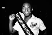 No fim do torneio, Pelé foi convocado para jogar na Seleção. Como consequência, o Santos se antecipou e o fez titular e dono da camisa de número 10. Durante esse período, o empresário se tornou o artilheiro do Campeonato Paulista de 1957, com 17 gols 