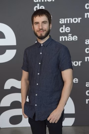 <b>Vicente (Rodrigo Garcia):</b> Ex-marido de Betina (Isis Valverde), não concorda com a separação e persegue a ex-mulher. Trabalha no restaurante de Thelma (Adriana Esteves) como garçom. Aceita fazer o que não é certo em troca de dinheiro <b>Vicente (Rodrigo Garcia):</b> Ex-marido de Betina (Isis Valverde), não concorda com a separação e persegue a ex-mulher. Trabalha no restaurante de Thelma (Adriana Esteves) como garçom. Aceita fazer o que não é certo em troca de dinheiro
