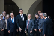 Representantes da equipe de transição e Lula no Senado