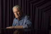 Brian tem 81 anos