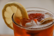 Para os festeiros e carismáticos leoninos, o único coquetel possível é o drinque dos deuses: cachaça, suco de maracujá e groselha