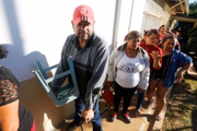 Wellington Campelo, 49 anos, tem um tumor na perna e foi ao Cras para pedir uma cesta básica