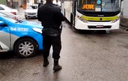 Policial militar na favela do Jacarezinho