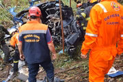 Resgate após queda de helicóptero em Caieiras (SP) 