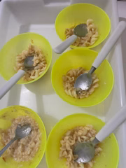 Embora o cardápio da escola mostrasse alimentação com frutas e verduras, as crianças comiam com frequência macarrão e arroz