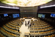 Este mecanismo interessa, sobretudo, aos partidos menores por causa da ameaça da cláusula de barreira, que limita acesso ao Fundo Partidário e ao tempo de rádio e TV às siglas que não atingirem um mínimo de votos nas eleições. Com a federação, as siglas somam o desempenho de todos os candidatos