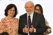 Ministra Nísia Trindade, da Saúde, e presidente Lula