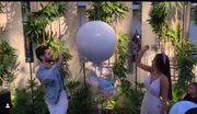 Os dois estouraram um balão para saber o sexo do bebê
