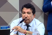 Magno Malta quer homenagear Trump no Senado