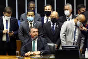 Bolsonaro recebe medalha na Câmara