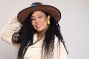 Rosiane Pinheiro é dançarina e repórter, nasceu em São Gonçalo (RJ). Ela participou de A Fazenda, na Record