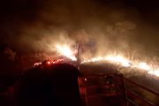 Incêndio começou no início da noite de sexta-feira (9/7). Causas ainda estão sendo apuradas