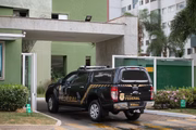 Eles são investigados por suposta omissão diante dos atos extremistas cometidos contra as sedes dos Três Poderes, em 8 de janeiro de 2023