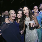 Quatro das seis filhas de Silvio Santos posam juntas em festa