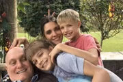 Fernanda Lima com os filhos e o pai, que faleceu recentemente