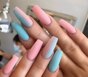 Misturar o efeito dregradê com o <i>candy color</i> dá um tom elaborado para o visual 