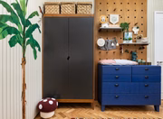 A decoração foi pensada para acompanhar o crescimento do bebê e no reaproveitamento dos móveis