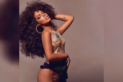 Nas redes sociais, a artista divide com seguidores composições que falam sobre empoderamento feminino, superação e relacionamentos. Os singles de Maria contam com milhões de visualizações