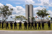 Policiais em frete a Esplanada dos Ministérios