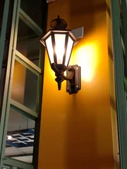 Mesmo em ambientes fechados com luz controlada, o zoom digital afeta a qualidade da imagem