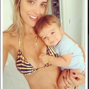 A mamãe fez um parto de cesária, mas a cicatriz não melhorou