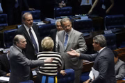 Ministro da Defesa, Raul Jungmann, acompanha a votação: conversa com parlamentares