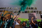 Al Gore disse a Bolsonaro que todos estão "profundamente" preocupados com a Amazônia