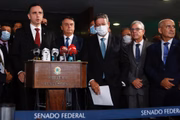 Presidente Bolsonaro e general Ramos vão ao Congresso Nacional acompanhar entrega simbólica da MP Eletrobrás no Salão Azul, do Senado Federal