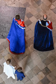 Entrada de William, Kate, Charlotte e Louis na igreja