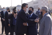 Presidente Jair Bolsonaro e seu vice, Hamilton Mourão, em solenidade militar em Pirassununga (SP)