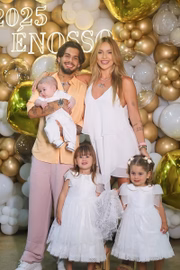 Virgínia e Zé Felipe com os filhos, Maria Alice, Maria Flor e o pequeno José Leonardo