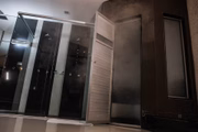 A sauna começa a funcionar automaticamente assim que a porta é fechada