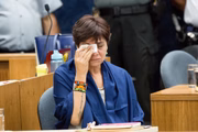 Ela chorou ao ouvir a decisão