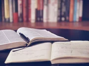 3. Entenda como a banca examinadora funciona: dedique um tempo para conhecer e solucionar provas anteriores. Muitas questões são repetidas, e o participante pode ter sorte de responder um enunciado já conhecido