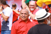 Deputado distrital Chico Vigilante (PT) acompanhou a diplomação de Lula do lado de fora com outros apoiadores