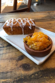 No café Antonieta, o Dia das Bruxas é celebrado com um bolo de abóbora (R$ 10): o preparo leva coco, é coberto com fondant e acompanha porção de doce de abóbora