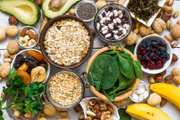<b>Dieta Dash –</b> A sigla significa, em português, Métodos para Combater a Hipertensão e foca não só em diminuir a quantidade de sódio ingerida, mas em alimentos ricos em proteínas, fibras, potássio, magnésio e cálcio. A dieta tem 20 anos e é reconhecida por várias publicações científicas pela eficiência em reduzir a pressão arterial e controlar o peso