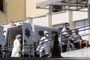 Profissionais de saúde em hospital de SP