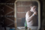 A série foi inspirada na história do assaltante carioca, mas tem traços ficcionais