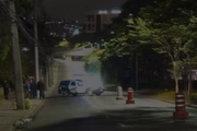 Avenida de Alphaville, em Barueri, onde racha entre carros de luxo deixou dois feridos