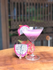Dragonfruit Martini (pitaya e ketel one)